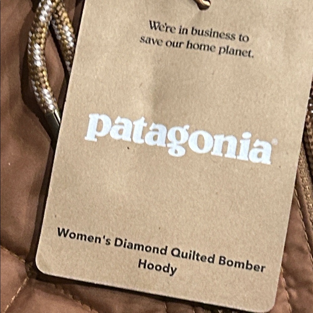 PATAGONIA | Women's Diamond Quilted Bomber Hoody - Picture 8 of 12